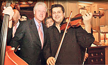 Costel Nitescu avec Bill Clinton