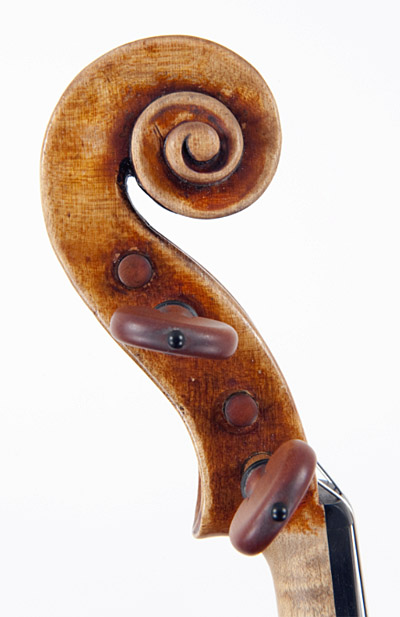 volute du Stradivarius de 1727 le "Général Dupont"